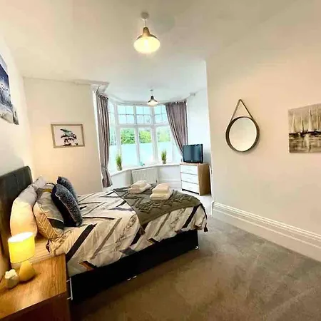 3 Bedroom Coastal Escape In Lejlighed Seascale