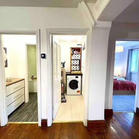 3 Bedroom Coastal Escape In Appartement