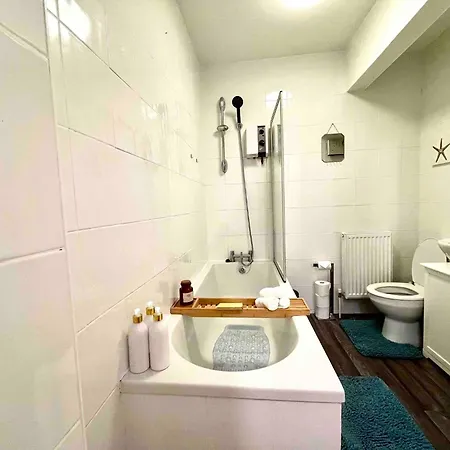 3 Bedroom Coastal Escape In *