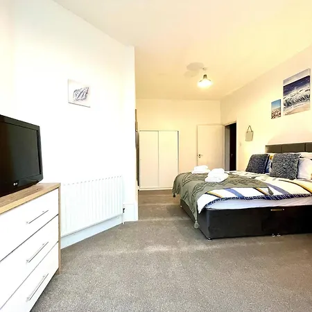 3 Bedroom Coastal Escape In Appartement