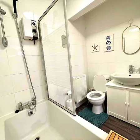 דירה 3 Bedroom Coastal Escape In סיסקייל